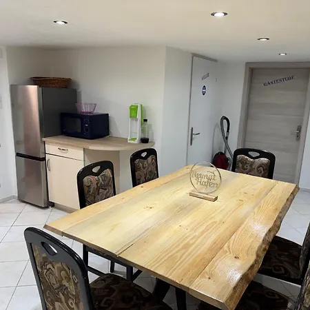 - Hotzenhuesli Appartement